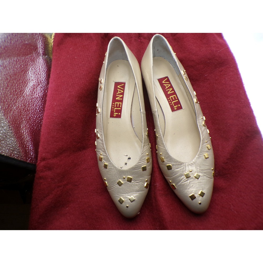 Van Eli Cream Flats with Gold Studs